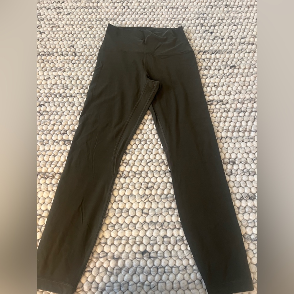Lululemon align high rise  leggings 
Size6 
Like new